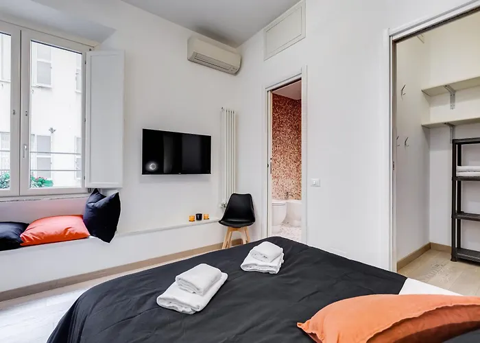 Classy 2-bdr In Termini District Rome
