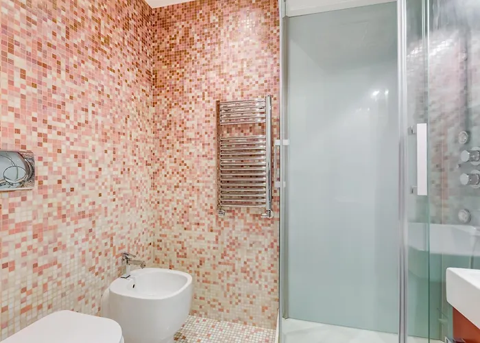 Classy 2-bdr In Termini District