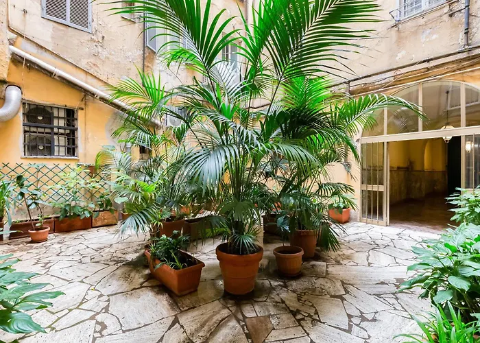 Classy 2-bdr In Termini District Rome