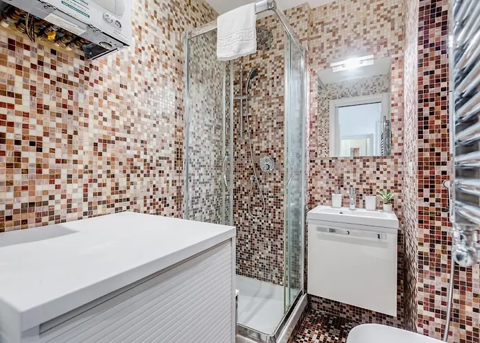 Classy 2-bdr In Termini District