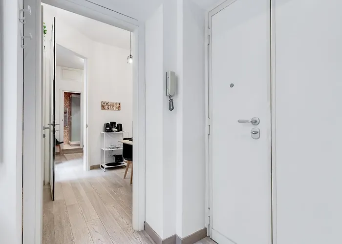 Classy 2-bdr In Termini District *