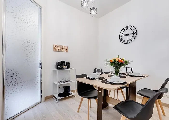 Classy 2-bdr In Termini District * Rome