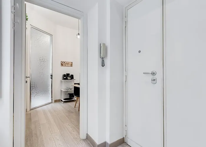 Classy 2-bdr In Termini District *
