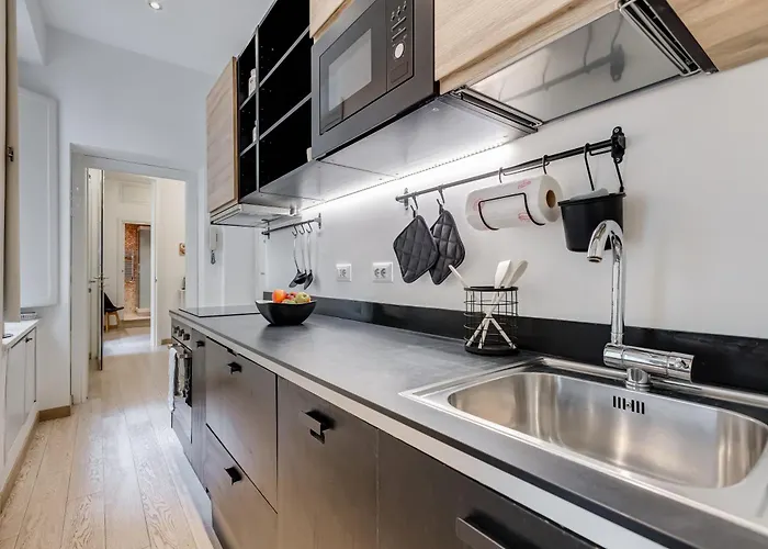 Classy 2-bdr In Termini District Appartement