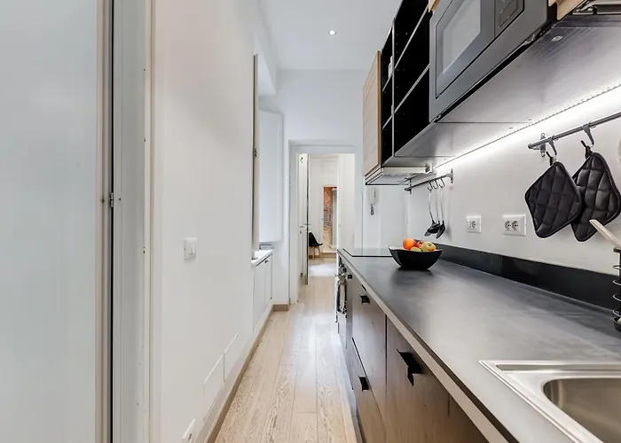 Classy 2-bdr In Termini District *